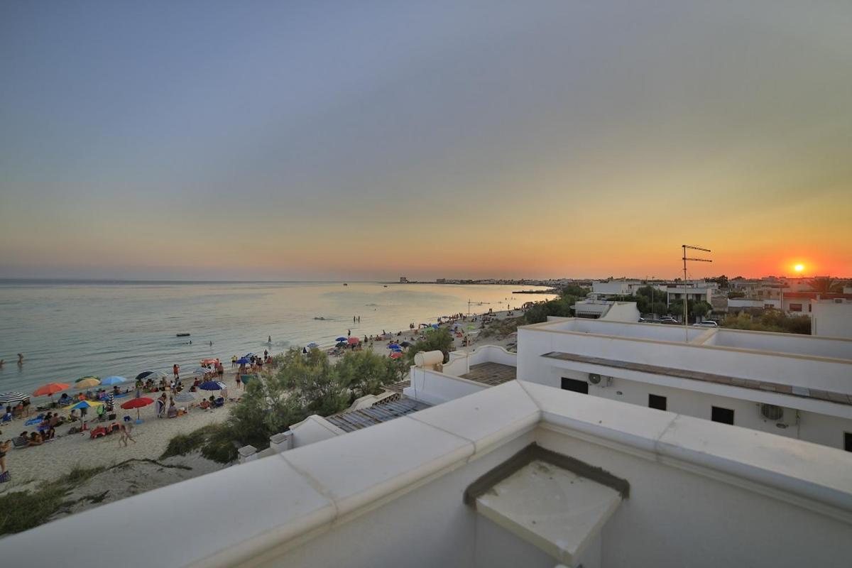 Baia Azzurra B&B Торре-Лапилло Экстерьер фото